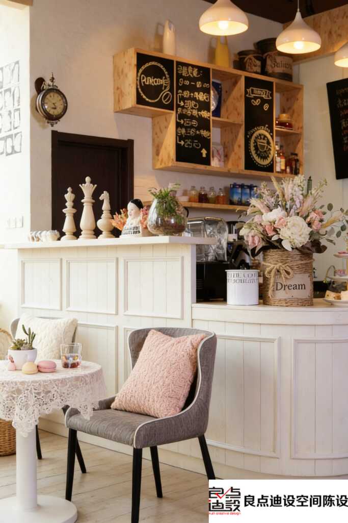 装修软装设计教科书!这间咖啡店的氛围感，是被这些细节“喂”出来的!